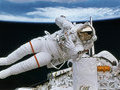 Почему космонавты в космосе становятся выше ростом