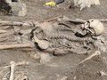 Загадочная находка археологов: скелеты двух воинов, связанные между собой