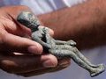 Редкая 2000-летняя кельтская статуэтка найдена среди находок в Кембриджшире